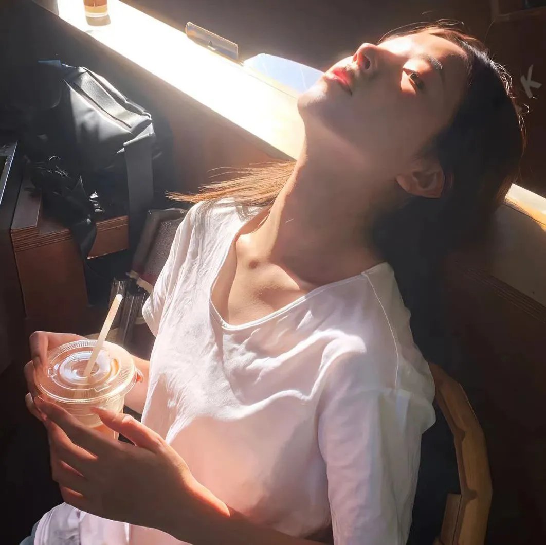 中华女儿封面